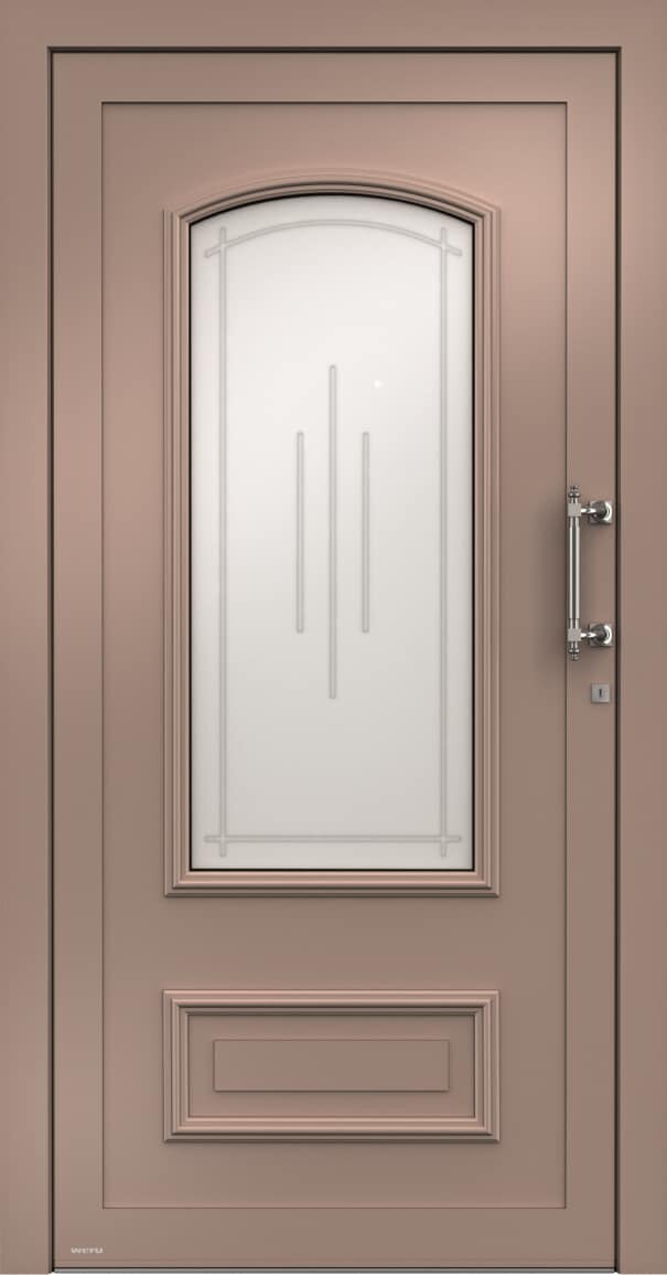Eine braune Tür mit einem Bogenfenster und einem silbernen Türgriff.
