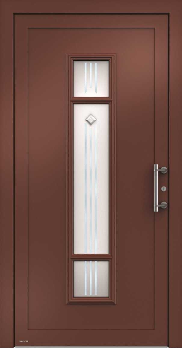 Braune Haustür mit Glaseinsatz und silbernem Türgriff.
