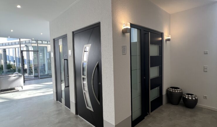 alt="Fensterkonzepte Schulze in Köln – Ausstellung für Fenster, Haustüren und Sonnenschutz"