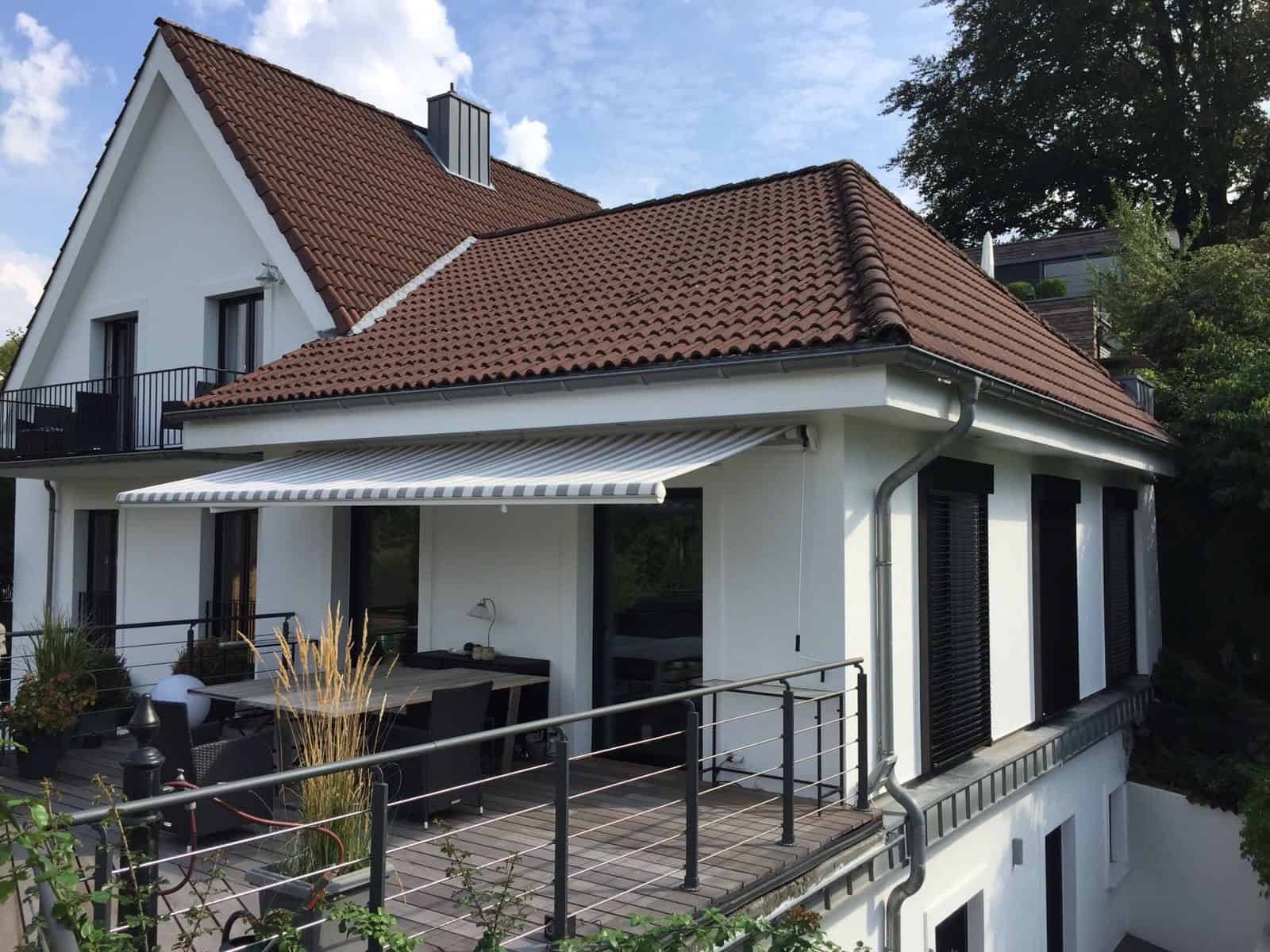Markise passend zur Architektur und Fassade des Hauses