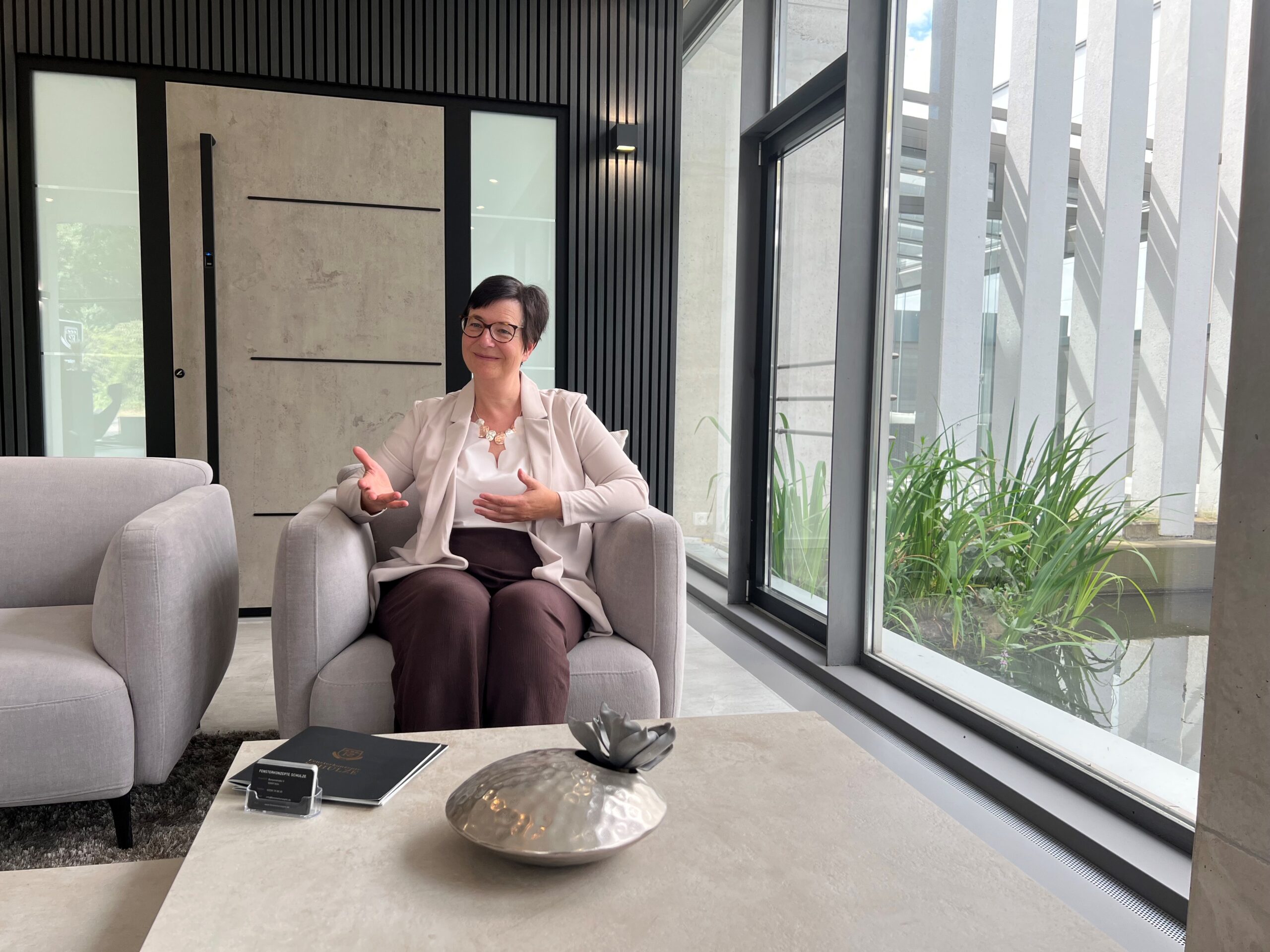Persönliche Fensterberatung im Besprechungsraum